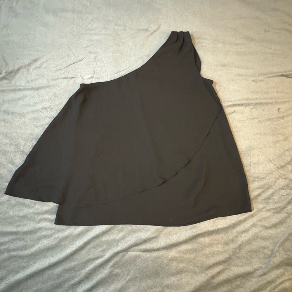 Reitmans Black Asymmetrical A-Line Mini Top

#1094